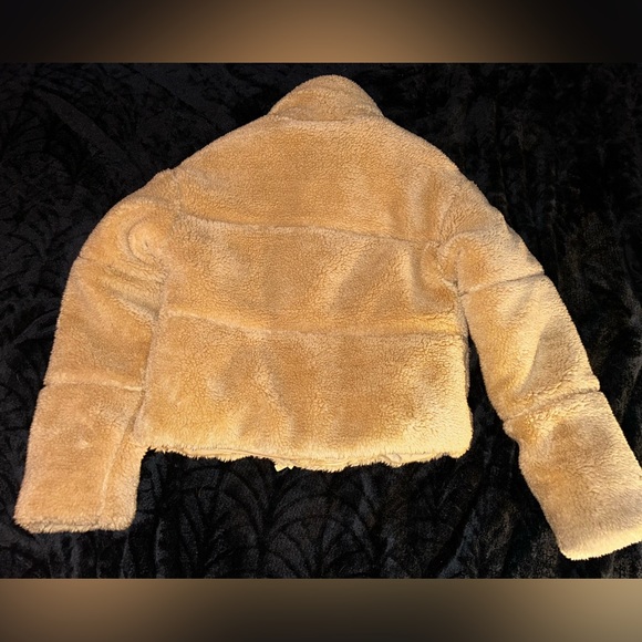 Alo Yoga Sherpa Snow Angel Puffer - Picture 6 of 6